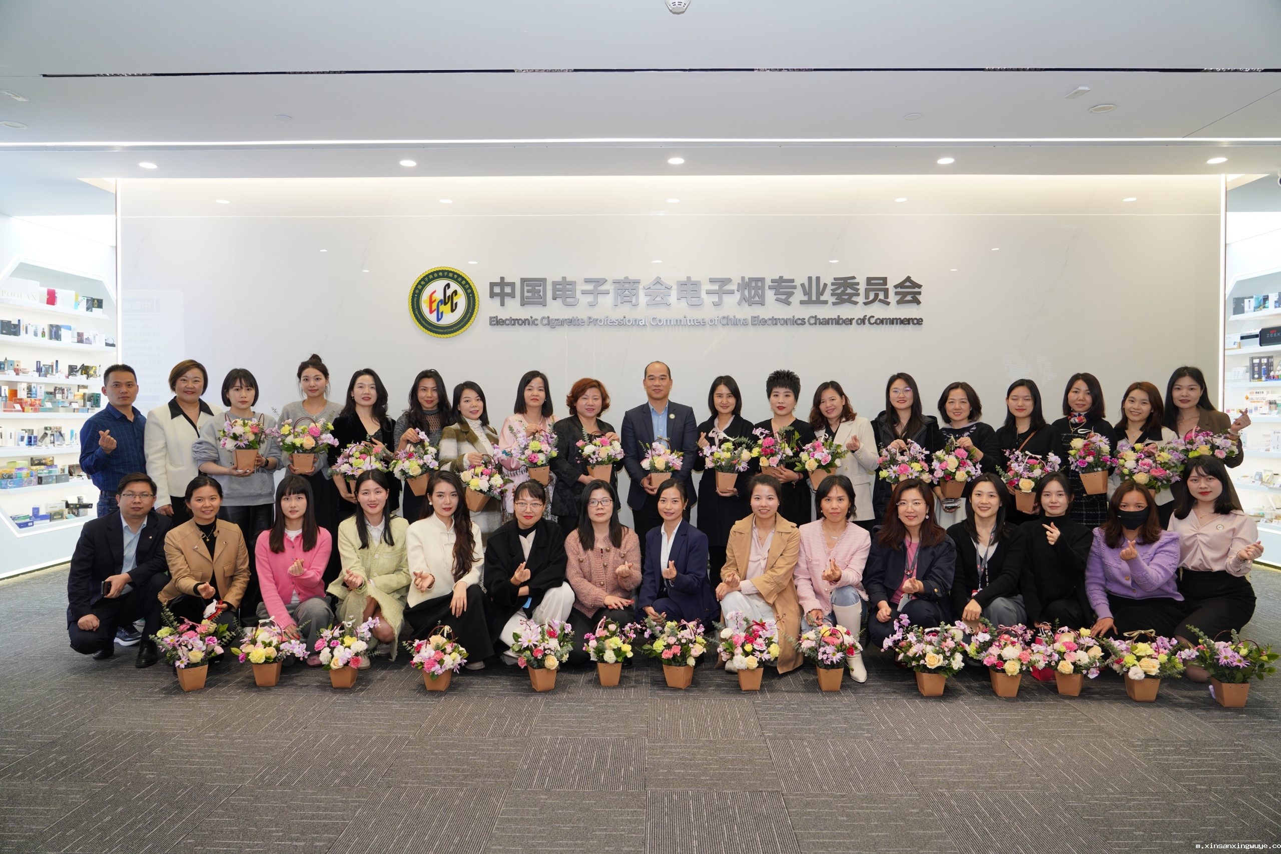 花艺雅趣&指尖之美 | 星空综合官网中国女神节活动大放异彩！