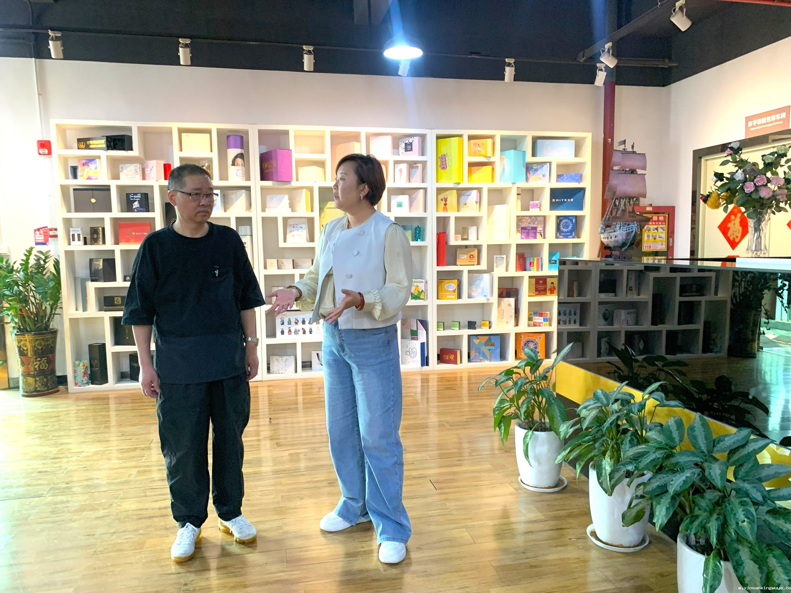 走进世纪金桥：从设计到物流，一站式电子烟包装服务探秘